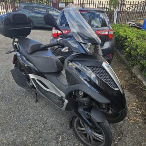Shop 2 43 Piaggio MP3 YOURBAN 300 si guida con patente B!